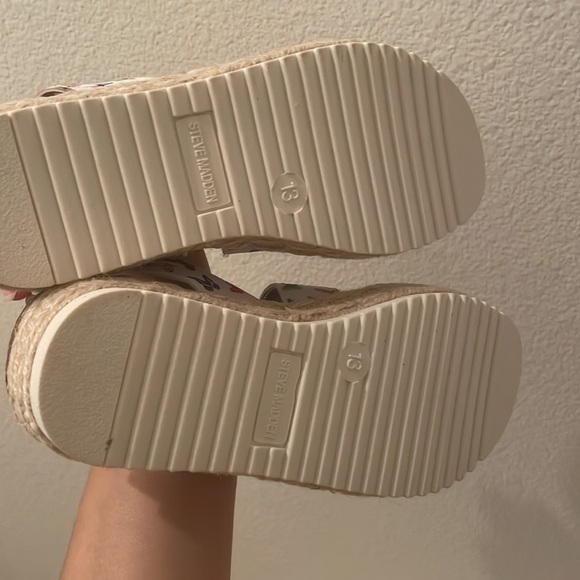 NWT GIRLS SIZE 13 STEVE MADDEN JKIMMIE BUTTERFLY SANDALS - Picture 6 of 11